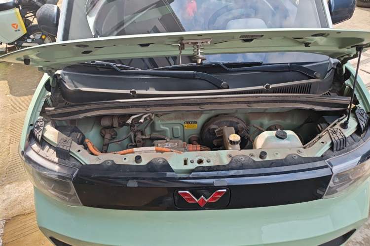 Used Wuling Hongguang MINIEV 2021 Macaron Sandwich Model 170 km Lithium Ternary Engine Bay