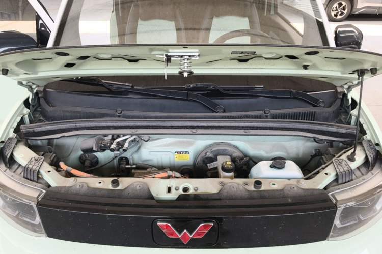 Used Wuling Hongguang MINIEV 2021 Macaron Sandwich Model 170 km Lithium Iron Phosphate Engine Bay