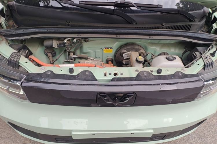 Used Wuling Hongguang MINIEV 2021 Macaron Sandwich Model 120 km Lithium Iron Phosphate Engine Bay