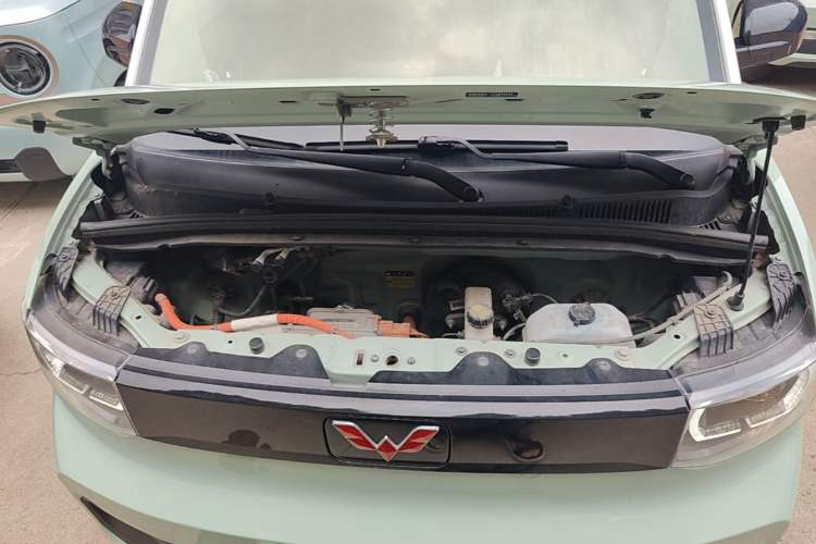 Used Wuling Hongguang MINIEV 2021 Macaron Fashion Model Lithium Iron Phosphate Engine Bay