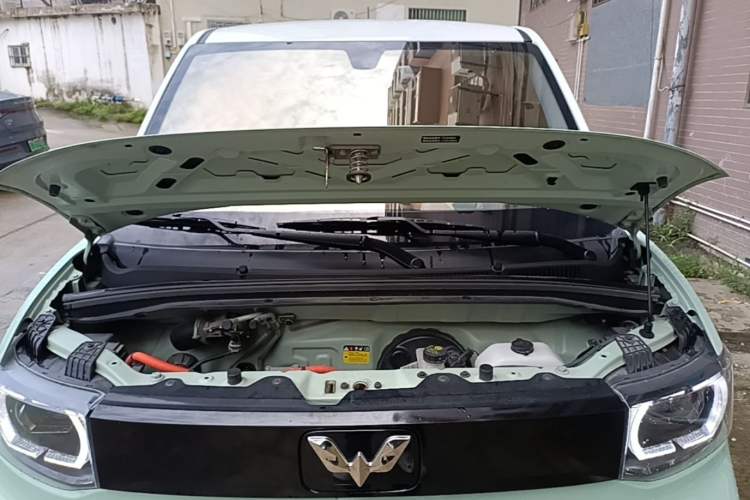 Used Wuling Hongguang MINIEV 2021 Macaron Sandwich Model 170 km Lithium Iron Phosphate Engine Bay