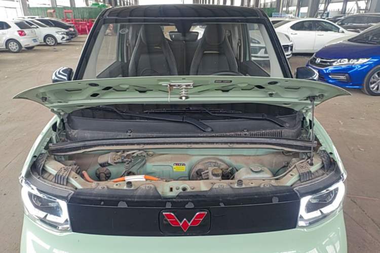 Used Wuling Hongguang MINIEV 2021 Macaron Fashion Edition Lithium-Ion Battery Engine Bay