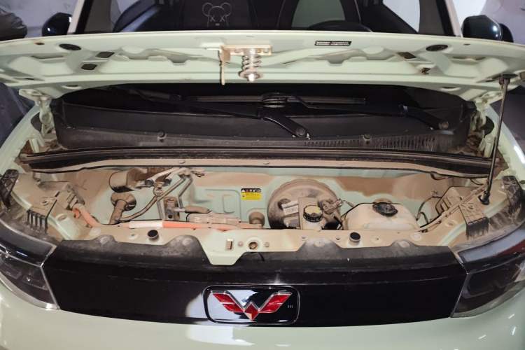 Used Wuling Hongguang MINIEV 2021 Macaron Fashion Model Lithium Iron Phosphate Engine Bay