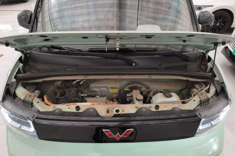 Used Wuling Hongguang MINIEV 2021 Macaron Fashion Model Lithium Iron Phosphate Engine Bay