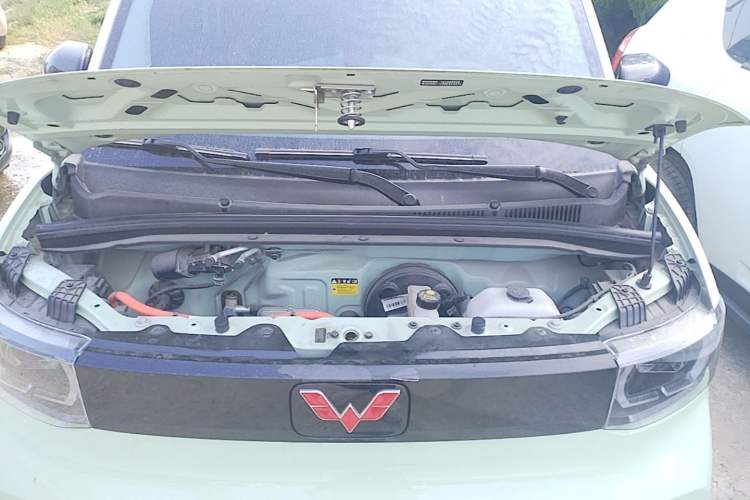 Used Wuling Hongguang MINIEV 2021 Macaron Fashion Model Lithium Iron Phosphate Engine Bay
