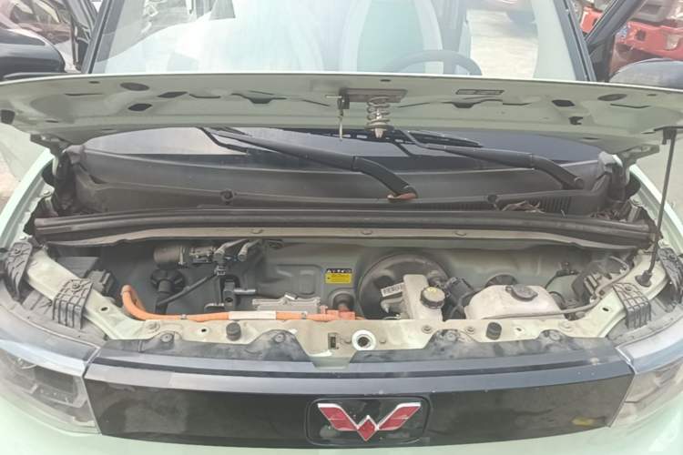 Used Wuling Hongguang MINIEV 2021 Macaron Fashion Model Lithium Iron Phosphate Engine Bay
