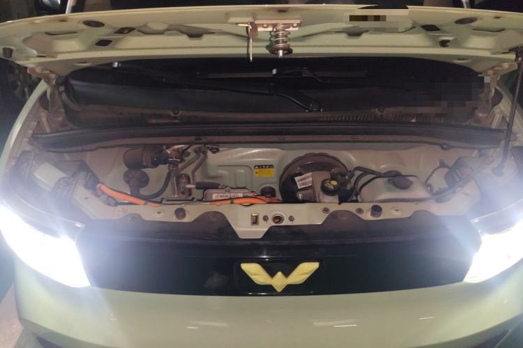 Used Wuling Hongguang MINIEV 2021 Macaron Fashion Model Lithium Iron Phosphate Engine Bay
