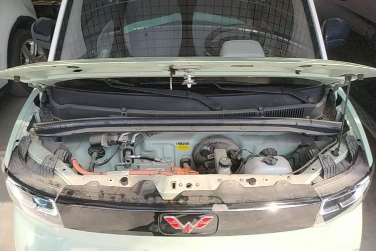 Used Wuling Hongguang MINIEV 2021 Macaron Fashion Model Lithium Iron Phosphate Engine Bay