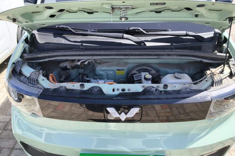 Used Wuling Hongguang MINIEV 2021 Macaron Sandwich Model 120 km Lithium Iron Phosphate Engine Bay