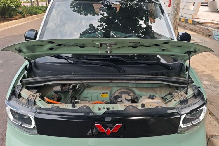 Used Wuling Hongguang MINIEV 2021 Macaron Fashion Model Lithium Iron Phosphate Engine Bay