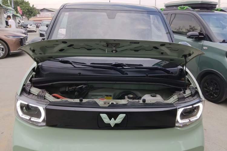 Used Wuling Hongguang MINIEV 2021 Macaron Fashion Model Lithium Iron Phosphate Engine Bay