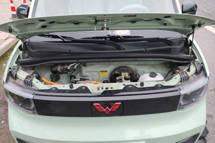 Used Wuling Hongguang MINIEV 2021 Macaron Fashion Model Lithium Iron Phosphate Engine Bay