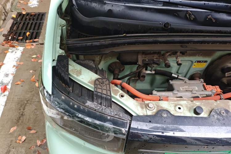 Used Wuling Hongguang MINIEV 2021 Macaron Premium Model – Lithium Iron Phosphate Engine Bay Right