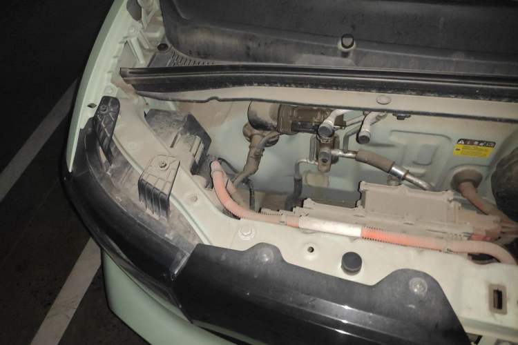 Used Wuling Hongguang MINIEV 2021 Macaron Premium Model – Lithium-NMC Engine Bay Right