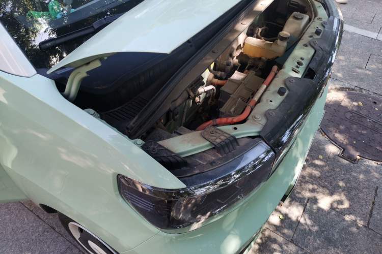 Used Wuling Hongguang MINIEV 2021 Macaron Premium Model – Lithium Iron Phosphate Engine Bay Right