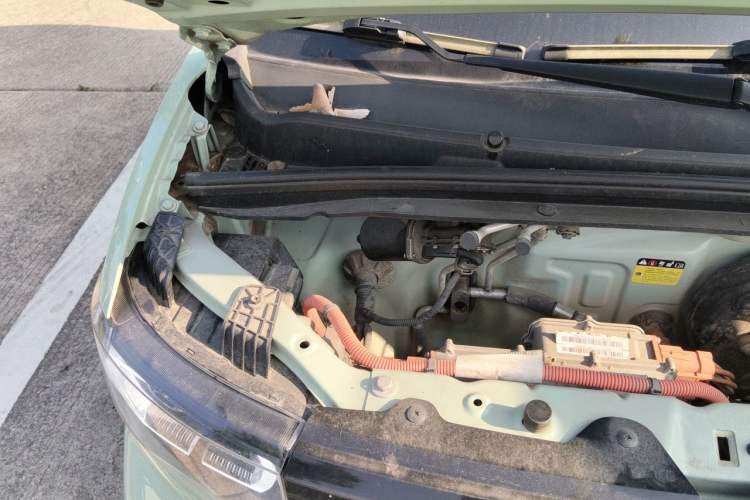 Used Wuling Hongguang MINIEV 2021 Macaron Premium Model – Lithium Iron Phosphate Engine Bay Right