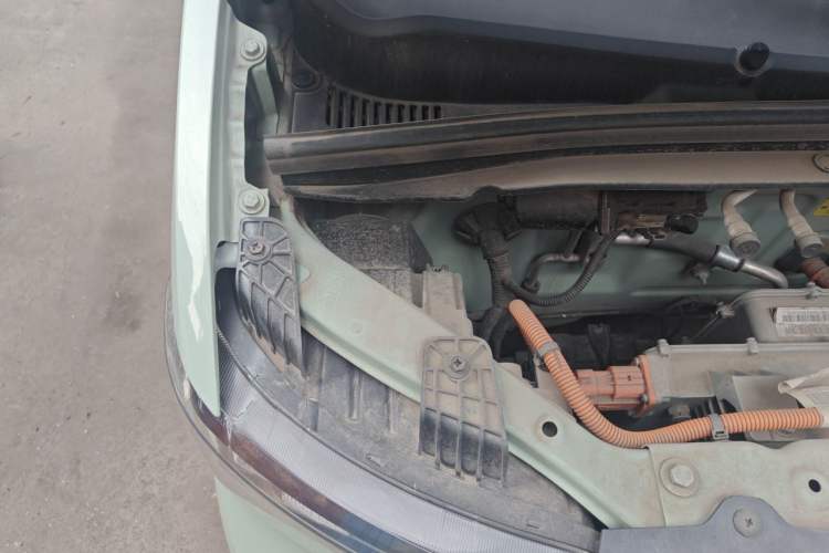 Used Wuling Hongguang MINIEV 2021 Macaron Premium Model – Lithium Iron Phosphate Engine Bay Right