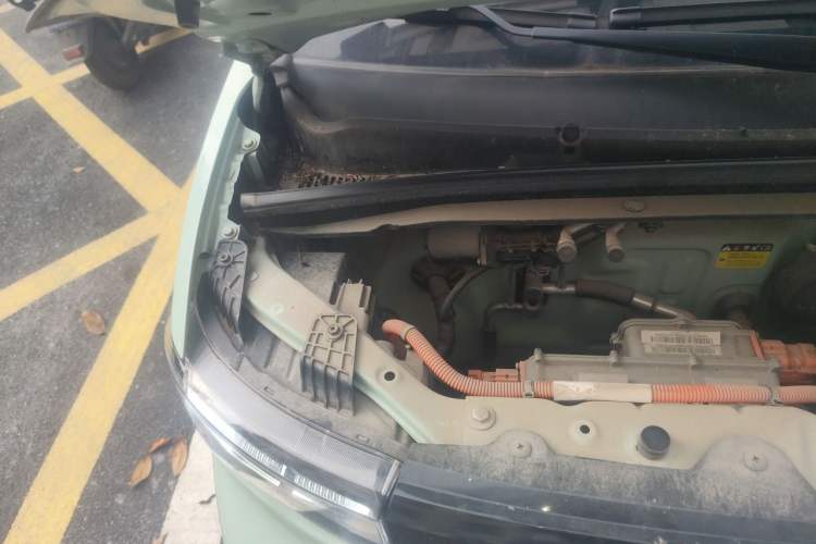 Used Wuling Hongguang MINIEV 2021 Macaron Premium Model – Lithium Iron Phosphate Engine Bay Right