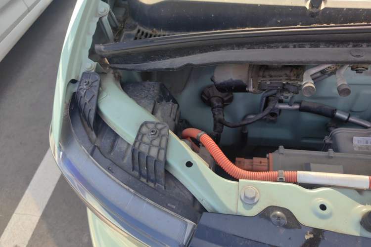 Used Wuling Hongguang MINIEV 2021 Macaron Fashion Edition Lithium-Ion Battery Engine Bay Right