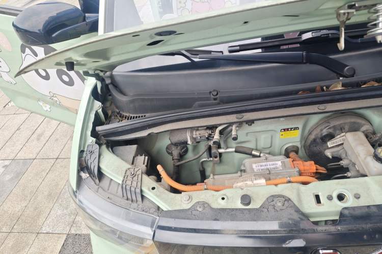 Used Wuling Hongguang MINIEV 2021 Macaron Premium Model – Lithium Iron Phosphate Engine Bay Right