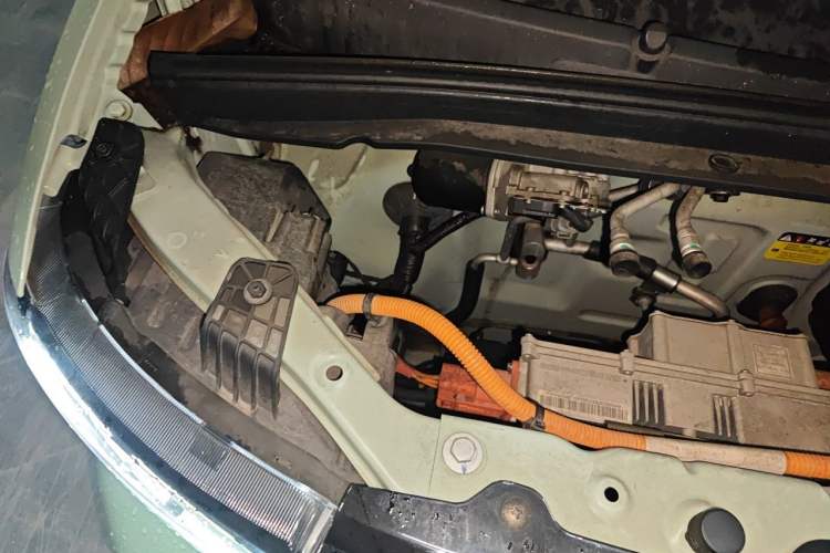 Used Wuling Hongguang MINIEV 2021 Macaron Premium Model – Lithium Iron Phosphate Engine Bay Right