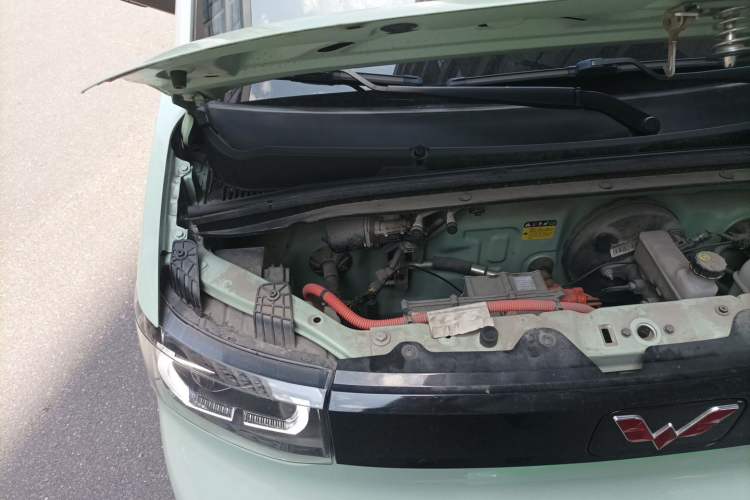 Used Wuling Hongguang MINIEV 2021 Macaron Premium Model – Lithium Iron Phosphate Engine Bay Right