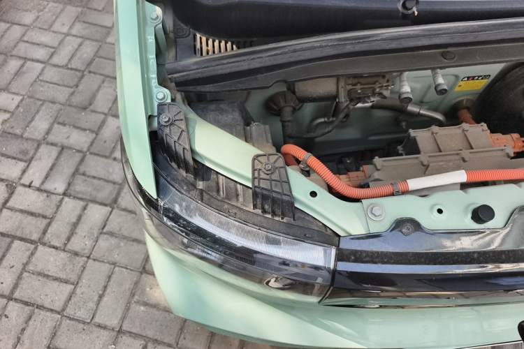 Used Wuling Hongguang MINIEV 2021 Macaron Premium Model – Lithium-NMC Engine Bay Right