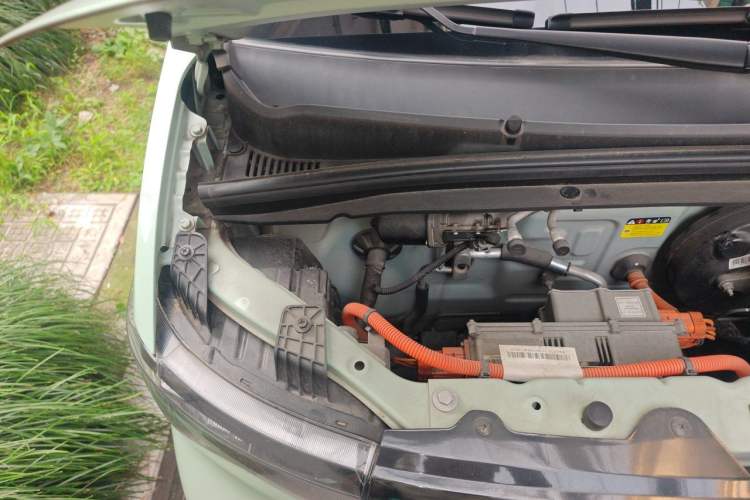 Used Wuling Hongguang MINIEV 2021 Macaron Premium Model – Lithium Iron Phosphate Engine Bay Right