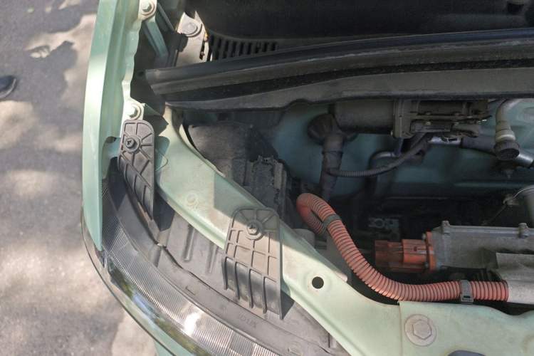 Used Wuling Hongguang MINIEV 2021 Macaron Premium Model – Lithium Iron Phosphate Engine Bay Right