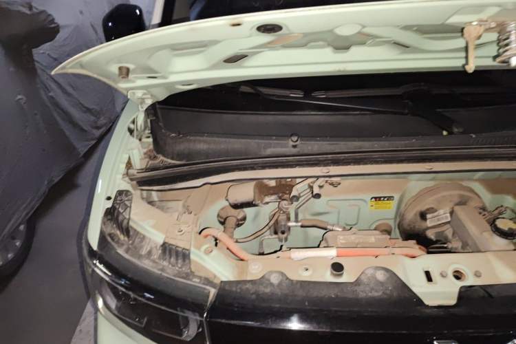 Used Wuling Hongguang MINIEV 2021 Macaron Fashion Model Lithium Iron Phosphate Engine Bay Right