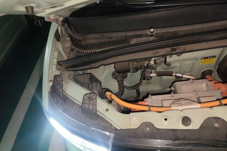 Used Wuling Hongguang MINIEV 2021 Macaron Fashion Model Lithium Iron Phosphate Engine Bay Right