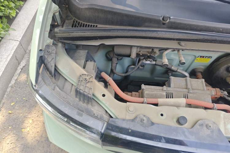 Used Wuling Hongguang MINIEV 2021 Macaron Fashion Model Lithium Iron Phosphate Engine Bay Right