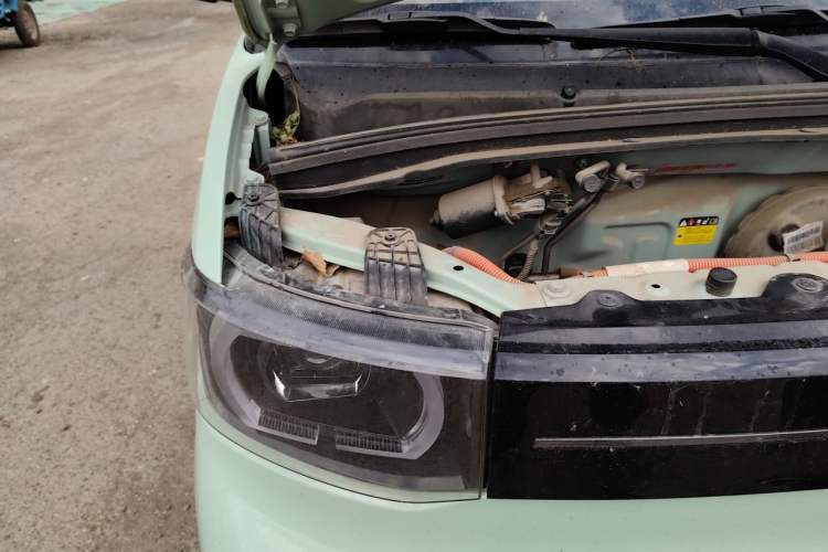 Used Wuling Hongguang MINIEV 2021 Macaron Premium Model – Lithium Iron Phosphate Engine Bay Right