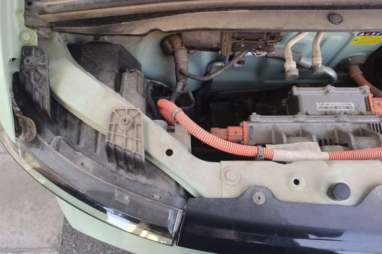 Used Wuling Hongguang MINIEV 2021 Macaron Fashion Model Lithium Iron Phosphate Engine Bay Right