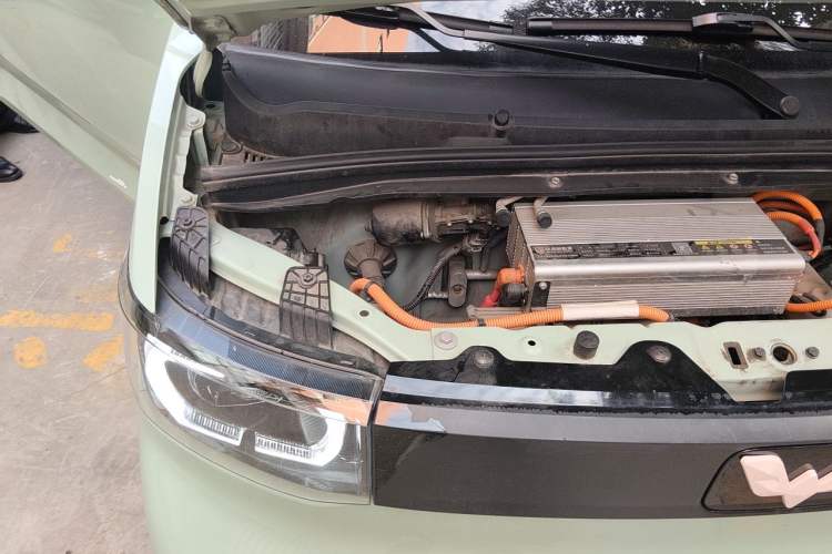 Used Wuling Hongguang MINIEV 2021 Macaron Premium Model – Lithium Iron Phosphate Engine Bay Right