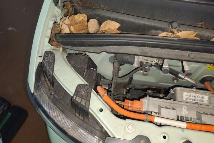 Used Wuling Hongguang MINIEV 2021 Macaron Premium Model – Lithium Iron Phosphate Engine Bay Right