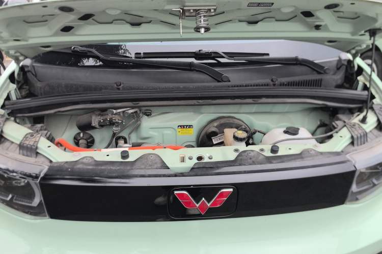 Used Wuling Hongguang MINIEV 2021 Macaron Fashion Model Lithium Iron Phosphate Engine Bay