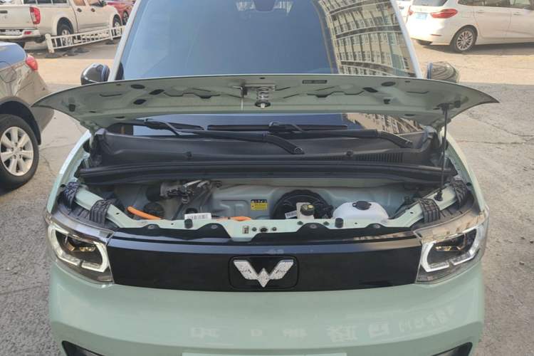Used Wuling Hongguang MINIEV 2021 Macaron Fashion Model Lithium Iron Phosphate Engine Bay