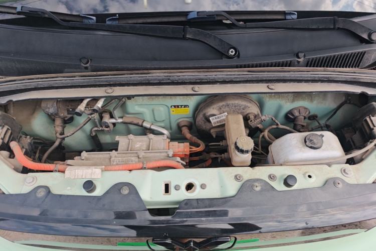 Used Wuling Hongguang MINIEV 2021 Macaron Fashion Model Lithium Iron Phosphate Engine Bay