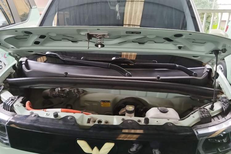 Used Wuling Hongguang MINIEV 2021 Macaron Fashion Model Lithium Iron Phosphate Engine Bay