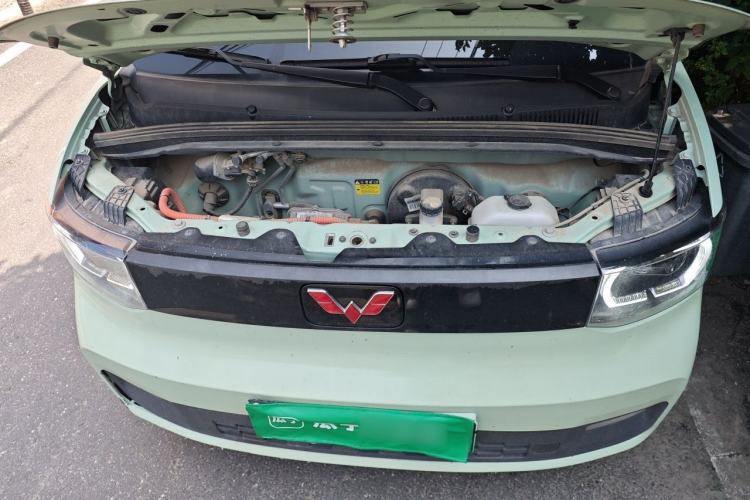 Used Wuling Hongguang MINIEV 2021 Macaron Fashion Model Lithium Iron Phosphate Engine Bay