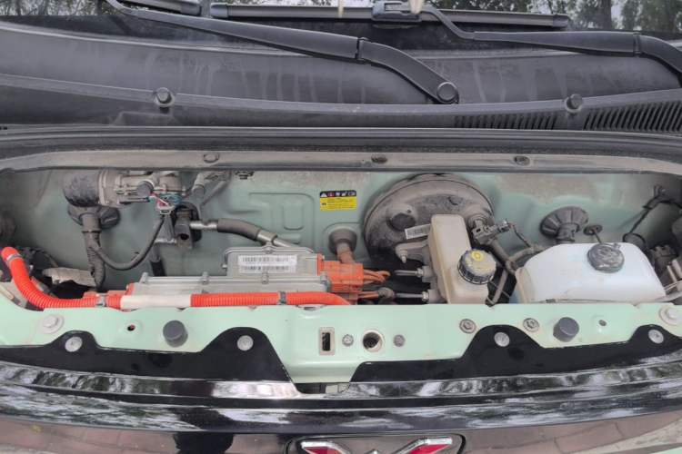 Used Wuling Hongguang MINIEV 2021 Macaron Fashion Model Lithium Iron Phosphate Engine Bay