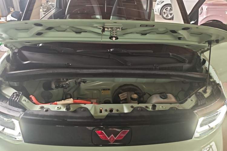 Used Wuling Hongguang MINIEV 2021 Macaron Fashion Model Lithium Iron Phosphate Engine Bay
