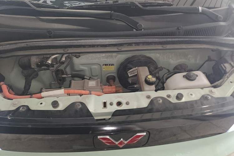 Used Wuling Hongguang MINIEV 2021 Macaron Fashion Model Lithium Iron Phosphate Engine Bay