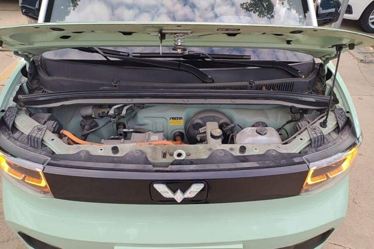 Used Wuling Hongguang MINIEV 2021 Macaron Fashion Model Lithium Iron Phosphate Engine Bay