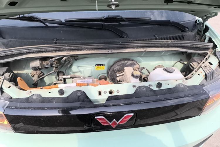 Used Wuling Hongguang MINIEV 2021 Macaron Sandwich Model 120 km Lithium Iron Phosphate Engine Bay