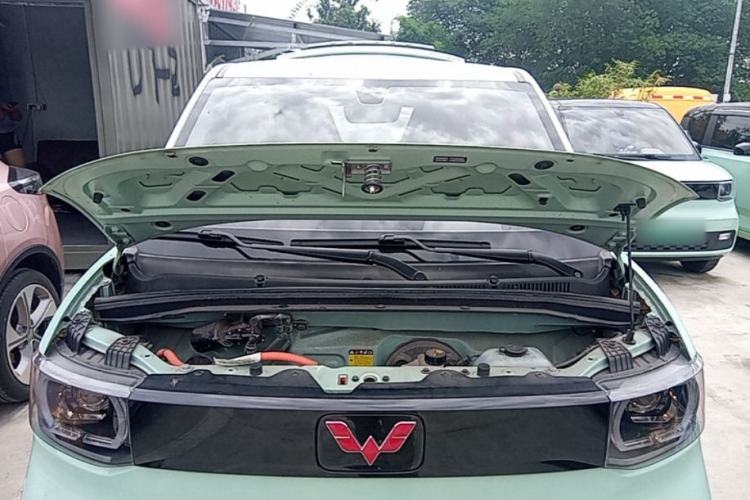 Used Wuling Hongguang MINIEV 2021 Macaron Fashion Model Lithium Iron Phosphate Engine Bay