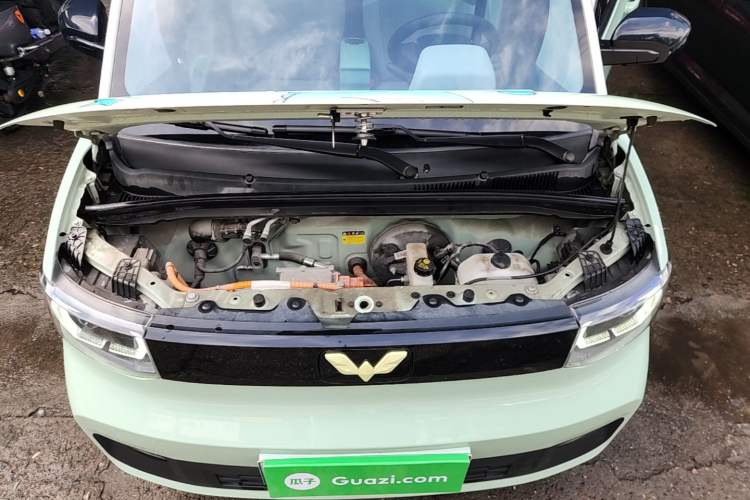 Used Wuling Hongguang MINIEV 2021 Macaron Fashion Model Lithium Iron Phosphate Engine Bay