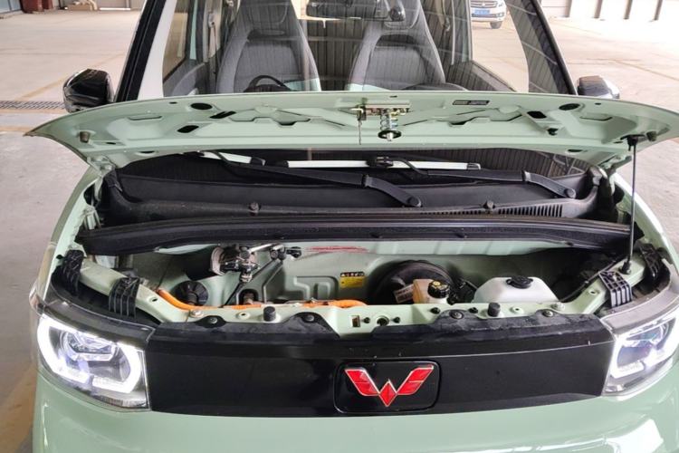 Used Wuling Hongguang MINIEV 2021 Macaron Fashion Model Lithium Iron Phosphate Engine Bay