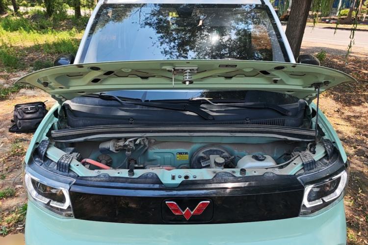 Used Wuling Hongguang MINIEV 2021 Macaron Fashion Model Lithium Iron Phosphate Engine Bay